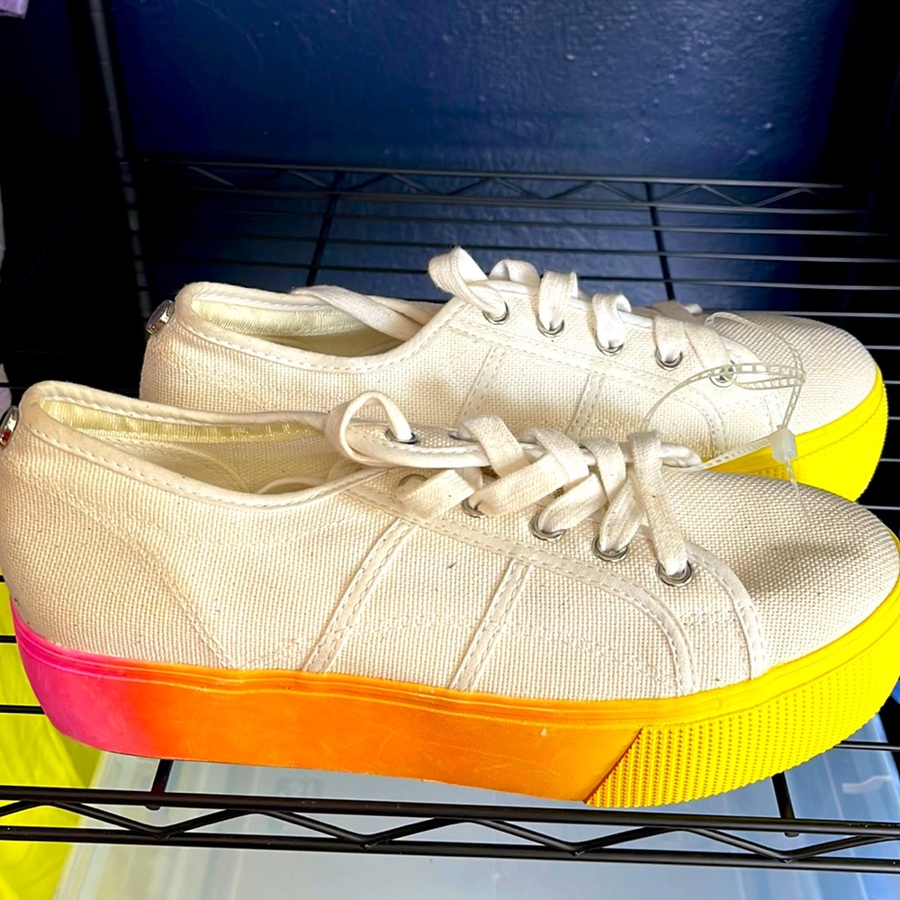 Brand new never worn Steve Madden Emmie Ombre sneaker. Size 8.5.